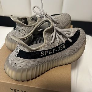 Yeezy boost 350 V2 worn couple times still in great condition